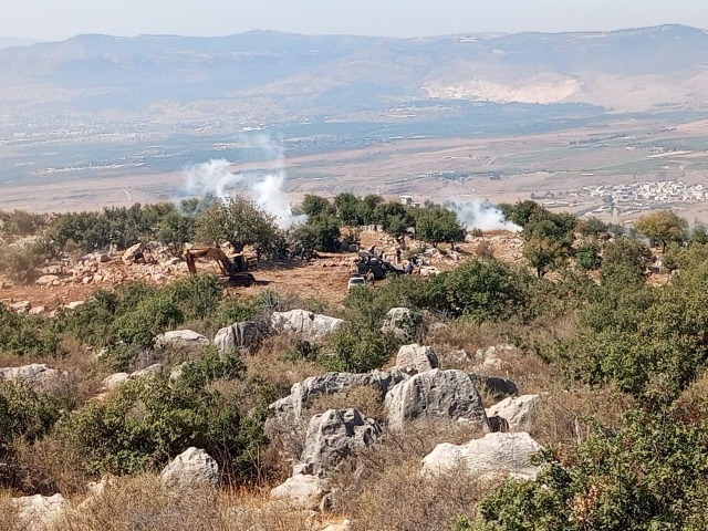 جيش الاحتلال يلقي قنابل دخانية على قوة من الجيش اللبناني جنوباً