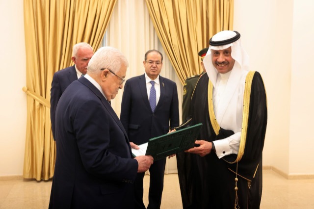 الرئيس عباس يقبل أوراق اعتماد السفير السعودي لدى دولة فلسطين في رام الله