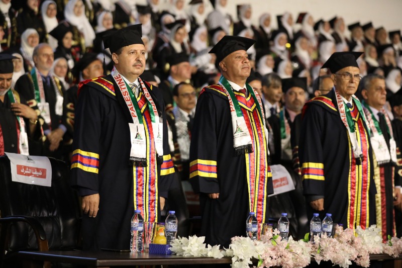 د. أبو هولي ممثلاً الرئيس عباس بتخرج "جامعة الأقصى": الرئيس يولي اهتماماً كبيراً بفئة خريجي الجامعات