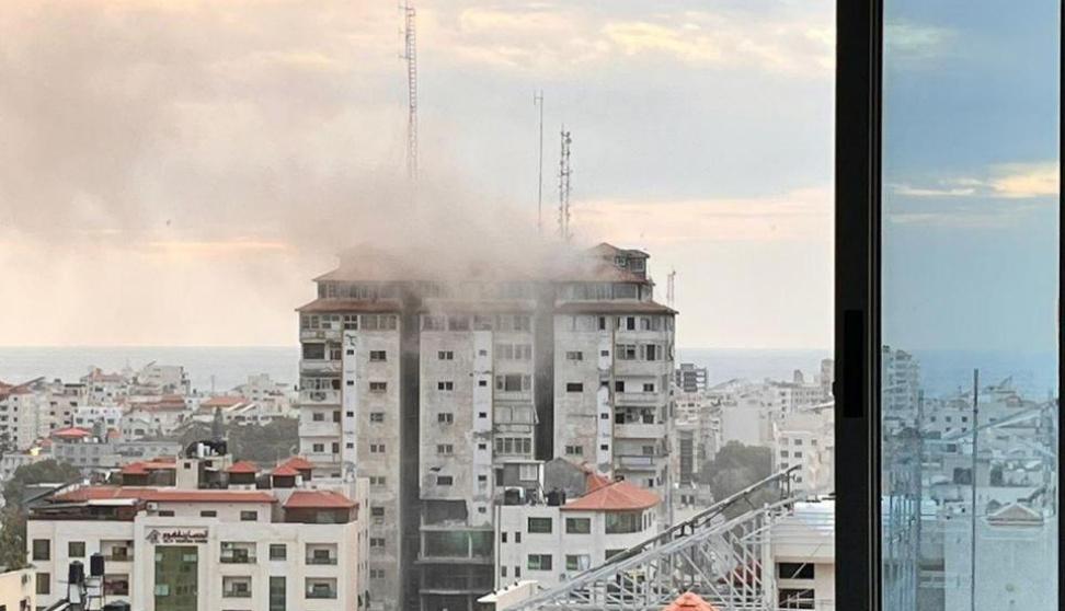 بالفيديو.. الاحتلال يدمّر برج فلسطين في مدينة غزة