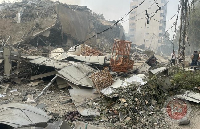 بالصور..  طائرات الاحتلال تدمر مكتب وكالة معا في غزة