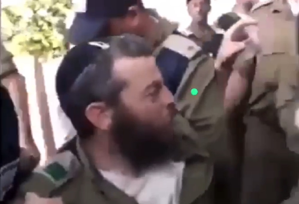 بالفيديو.. ضابط اسرائيلي يبكي ويصرخ رفضاً لاختياره كأحد الذاهبين لمواجهة المقاومين في سديروت