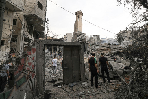 صور مأساوية.. الاحتلال يغطي على هزيمته بمزيد من الاجرام بحق غزة