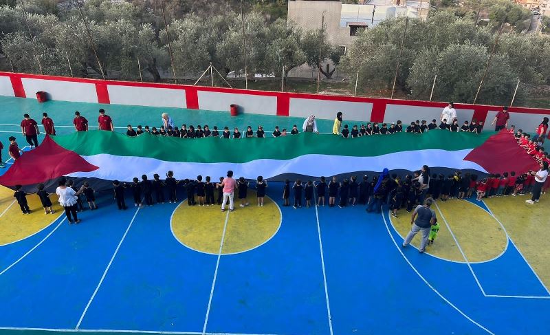 طلاب غلوبال انترناشونال سكول نظّموا وقفة تضامنية مع غزة