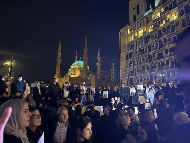 مسيرة في وسط بيروت استنكاراً لاستهداف الاحتلال الاسرائيلي للصحافيين علي شعيب وفاطمة فتوني ومحمد فتوني