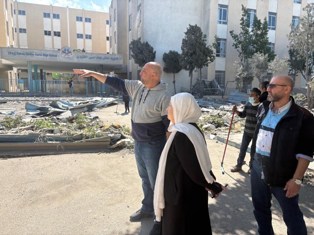 بهية الحريري تتفقد أضرار العدوان الإسرائيلي في ثانوية "البهاء"  وتلتقي مندوب" المدارس الكاثوليكية" في الجنوب الأب جهاد فرنسيس